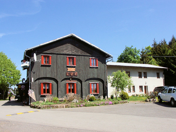 Bergrestaurant 'Chata Luž' (Hütte Lausche) am Parkplatz am Dorfeingang (Jägerdörfel).