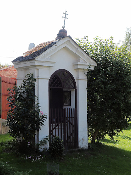 Die Nischenkapelle am Haus Nr. 8.