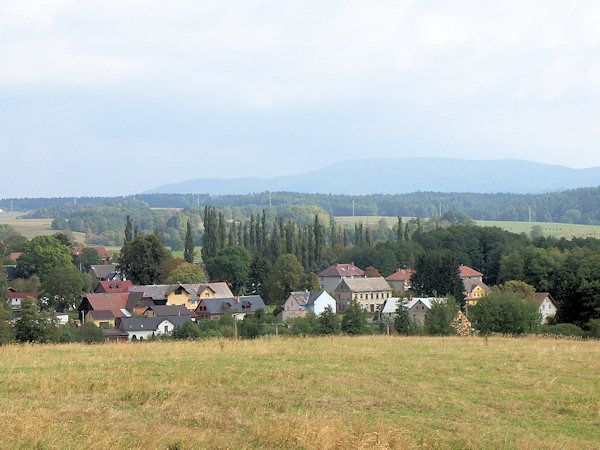 Pohled na střední část osady od jihozápadu.