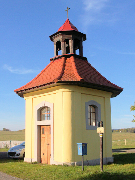 Kapelle am oberen Ende des Dorfes.