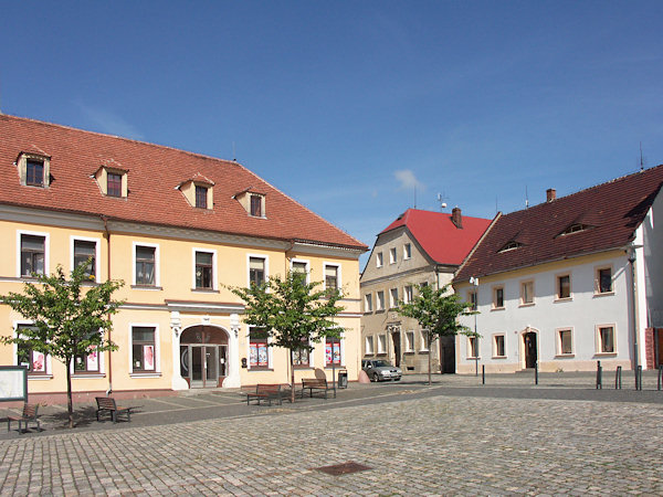 Severozápadní roh Horního náměstí s bývalým zájezdním hostincem.