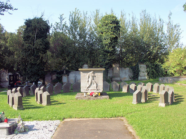 Denkmal für die Gefallenen aus der ehemaligen Gemeinde Reibersdorf (Rybarzowice).