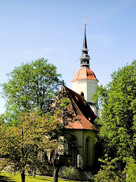 Vesnický kostel v Bertsdorfu.