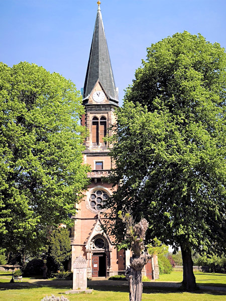 Pohled na průčelí hörnitzkého kostela.