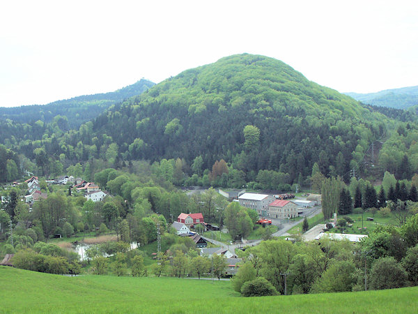 Břidličný vrch (Schieferberg) oberhalb von Horní Kamenice (Ober Kamnitz).