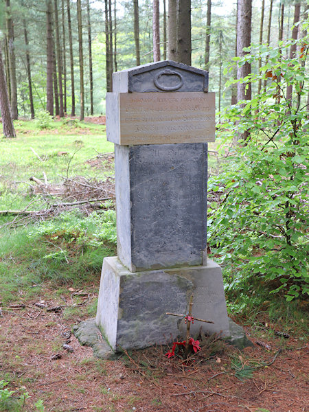 Das Blumberg-Denkmal am alten Waldwege von Horní Kamenice (Ober Kamnitz) nach Líska (Hasel).