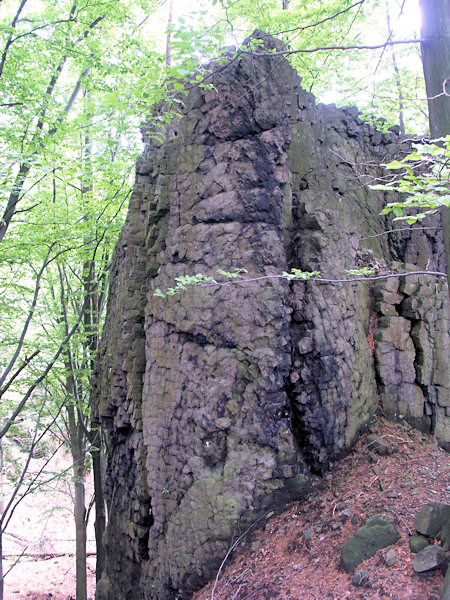 Čedičová skála Semenáček.