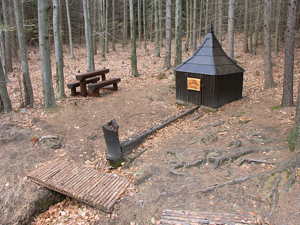 Quelle Blažena an der Strasse von Rybniště (Teichstatt) nach Doubice (Daubitz).