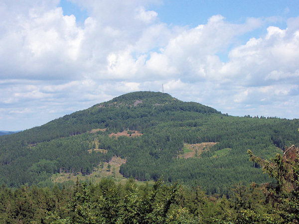 Jedlová (Tannenberg), Blick auf den Berg vom Konopáč (Hanfkuchen).