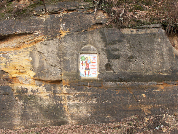 Felsennische mit dem Bild des hl. Christoph.