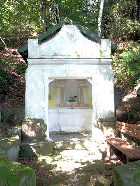 Kapelle der hl Dreifaltigkeit am Fusse des Berges.