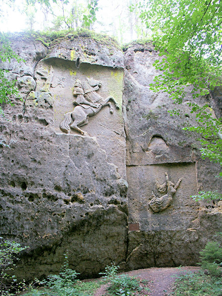Reliéf na Skále smrti u Kunratic.