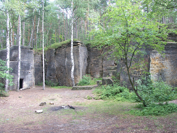 Überreste des ehemaligen Waldtheaters.