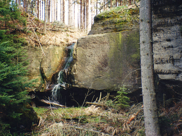Vodopád v údolí Bukových skal.