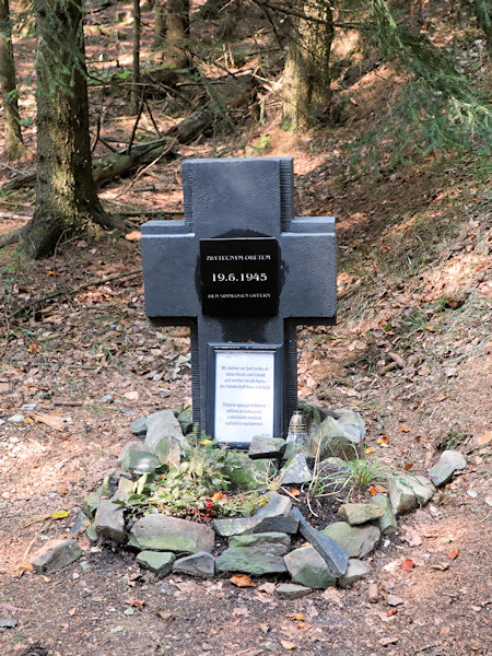 Pamětní kříž obětem divokého odsunu z 19. června 1945.
