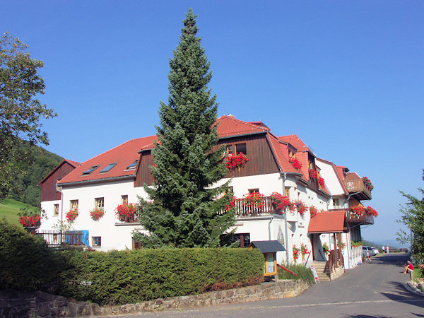 Hotel Rübezahlbaude na německé straně hranice.