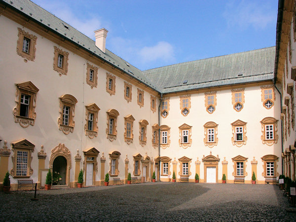 Schlosshof.