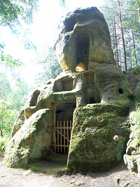 Der zentrale Felsen mit der Grotte des Heiligen Grabes.