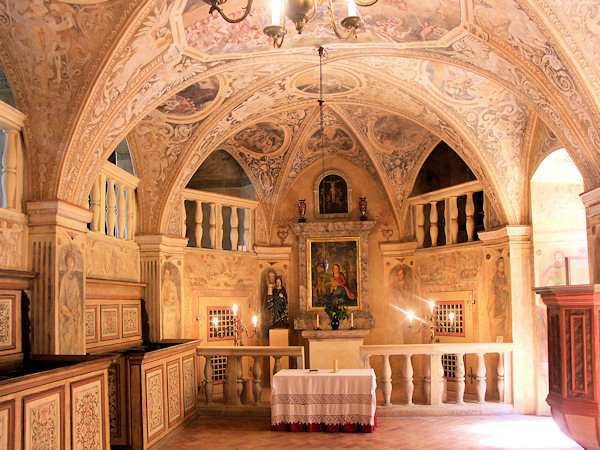 Interiér zámecké kaple sv. Barbory.