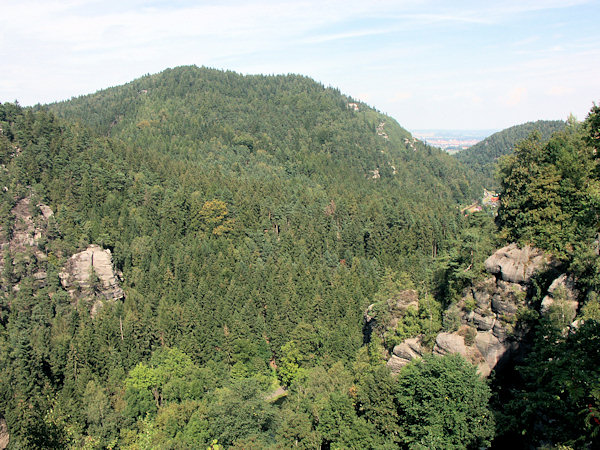 Blick auf den Ameisenberg von der Burg Oybin.